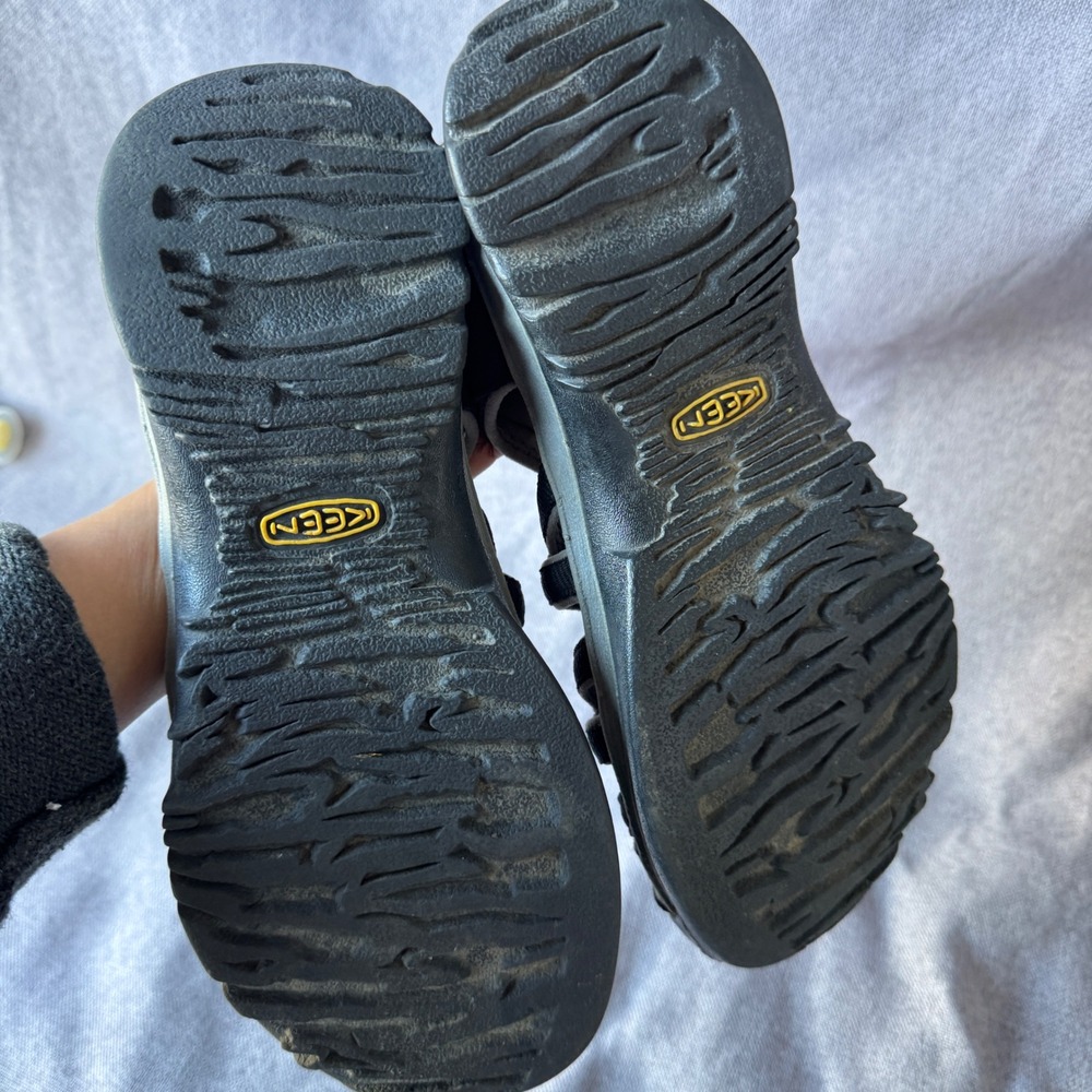 Keen Whisper Sandals Women 8.5 Black Magnet Waterproof Hiking Water Shoe 1003709 - Picture 4 of 12
